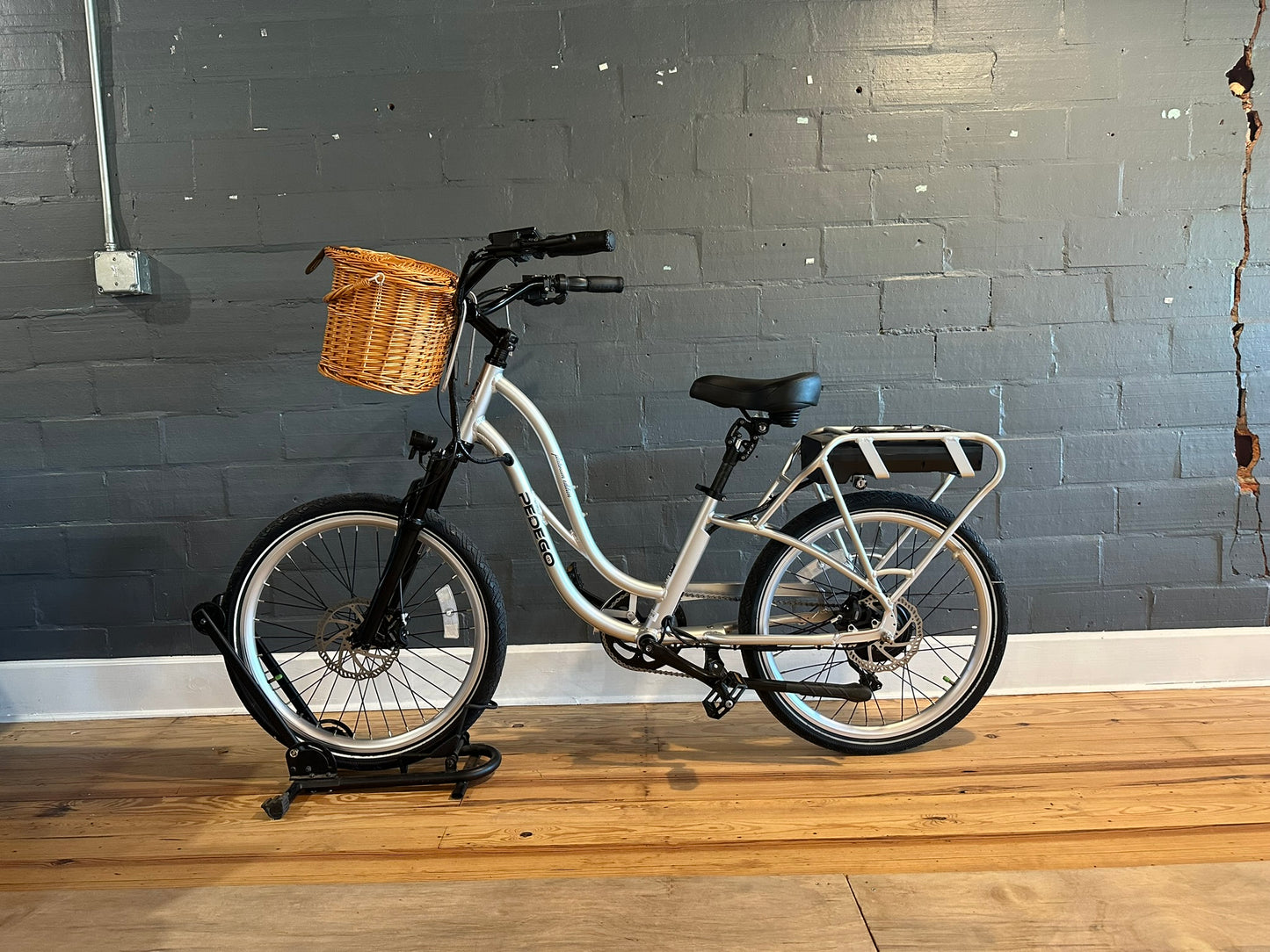 Pedego Platinum Interceptor 24"