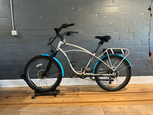 Pedego Platinum Interceptor 26" with Blue Fenders