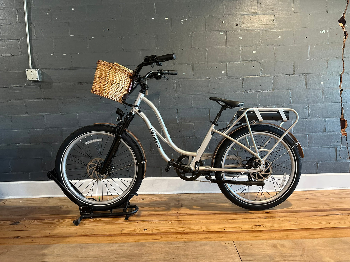 Pedego Platinum Interceptor 26"